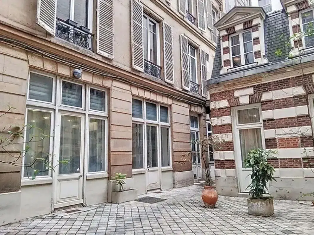 Office in Paris for lease Building Photo- Image 1 of 2