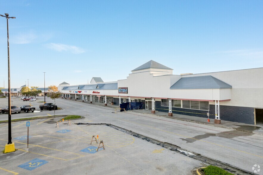 9300 Emmett F Lowry Expy, Texas City, TX for sale - Primary Photo - Image 1 of 1