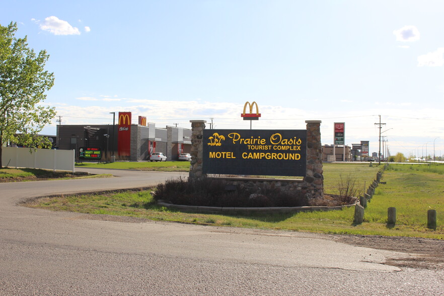 955 Thatcher Dr E, Moose Jaw, SK for sale - Primary Photo - Image 1 of 1