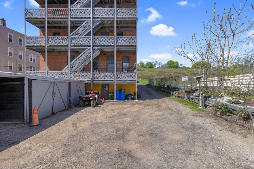 197 S Leonard St, Waterbury, CT for sale - Building Photo - Image 3 of 22