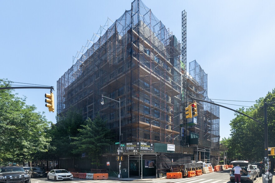 705 Franklin Ave, Brooklyn, NY for lease - Primary Photo - Image 2 of 2