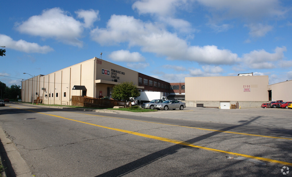 2100 S Washington Ave, Lansing, MI for lease - Primary Photo - Image 1 of 5