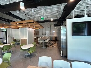 800 Town Center Dr, Langhorne, PA for lease Building Photo- Image 2 of 6