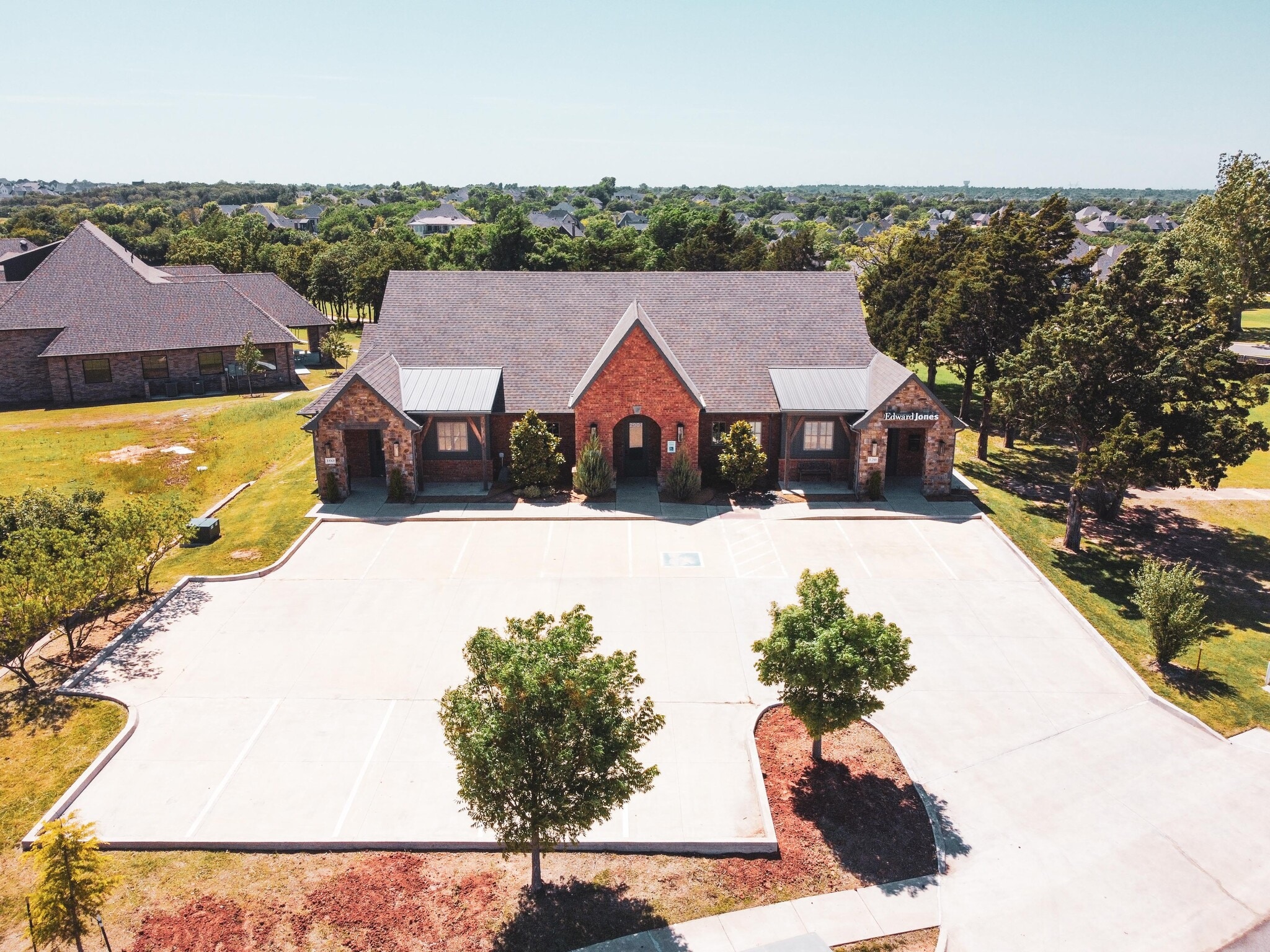 2901 Fairfax Dr, Edmond, OK for lease Building Photo- Image 1 of 17