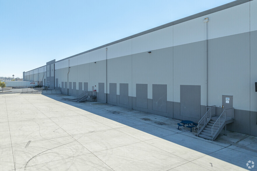 8670 Fruitridge Rd, Sacramento, CA for lease - Building Photo - Image 2 of 9