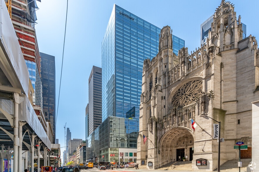 660 Fifth Ave, New York, NY for lease - Building Photo - Image 1 of 3