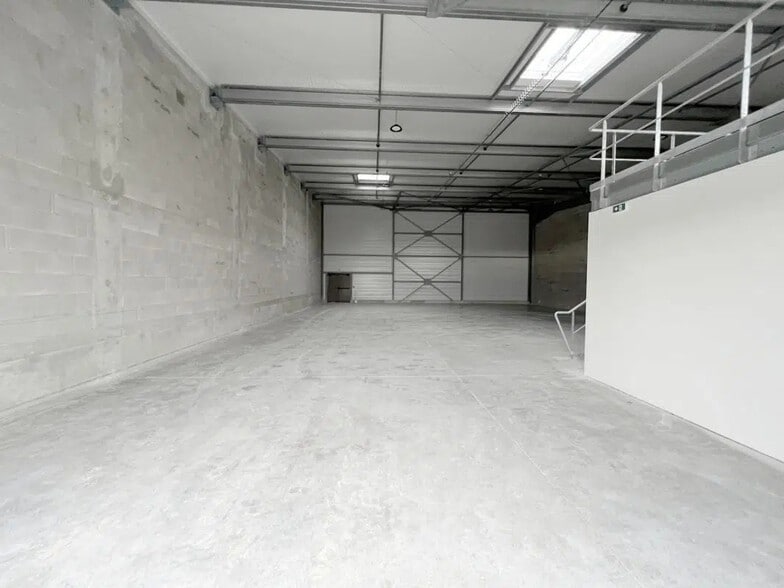 Retail in Reims for lease - Interior Photo - Image 3 of 5
