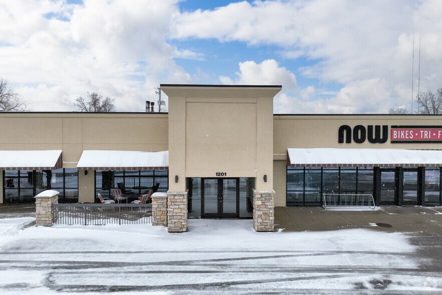 1201 County Road E, Saint Paul, MN for lease - Primary Photo - Image 1 of 11