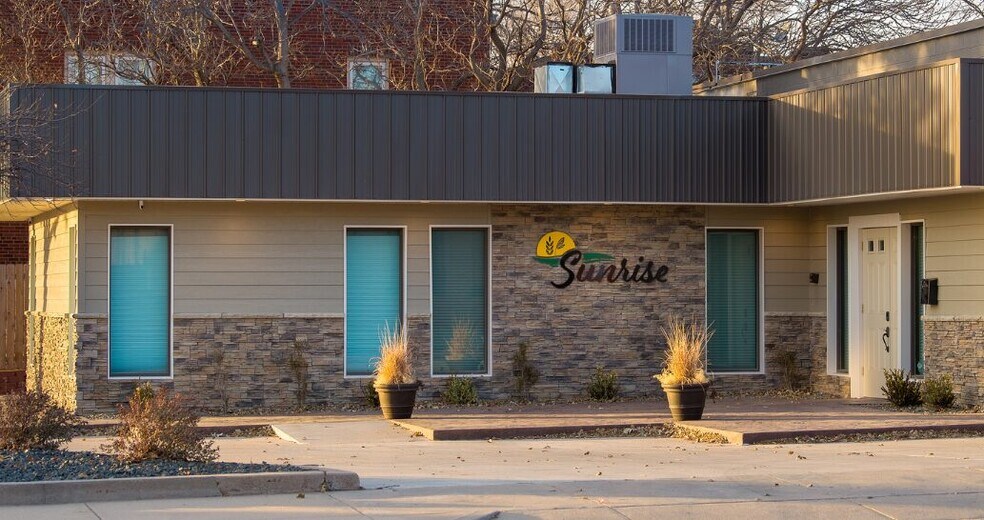 201 E 11th St, Hays, KS for sale - Building Photo - Image 2 of 3