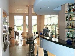 Ferry Ln, Brentford for lease - Interior Photo - Image 2 of 4