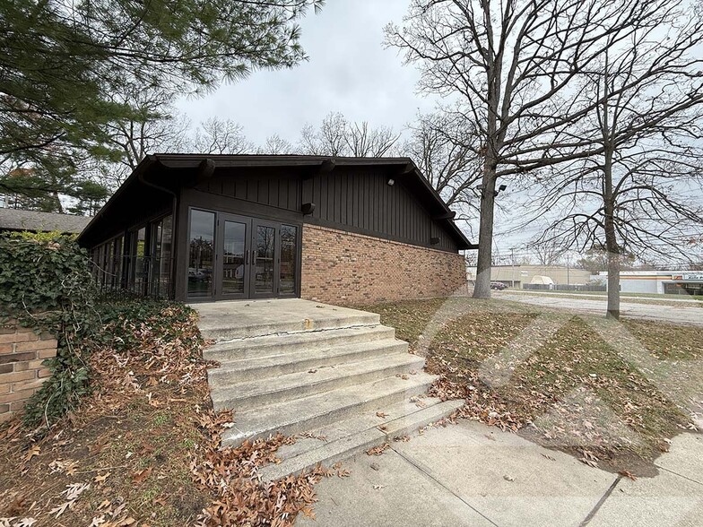 5930 Huntingfield Blvd, Toledo, OH for sale - Building Photo - Image 1 of 2