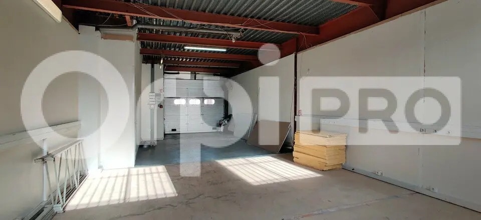 Flex in Lisses for lease - Interior Photo - Image 2 of 3