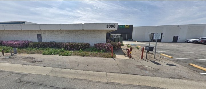 3090 E Airport Way, Long Beach, CA for lease - Building Photo - Image 3 of 6