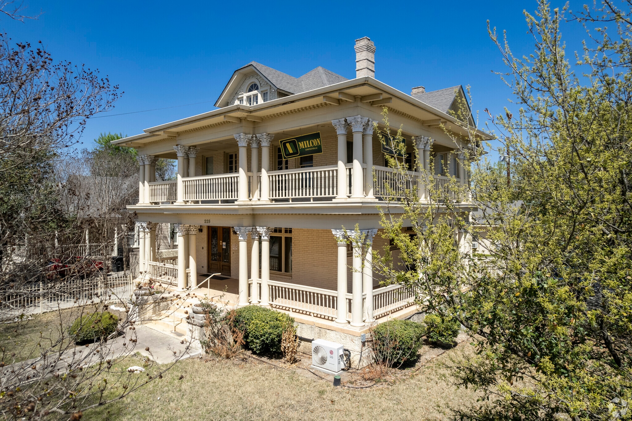 225 E Locust St, San Antonio, TX for sale Primary Photo- Image 1 of 14