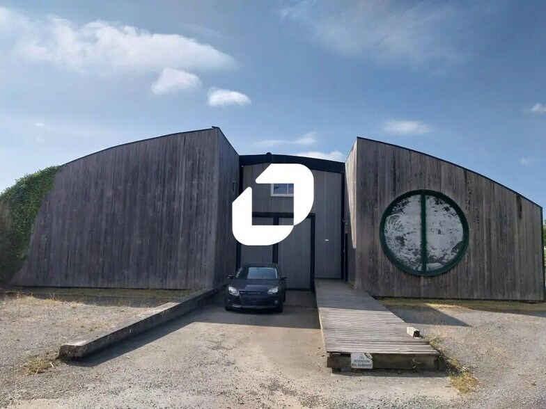 Flex in Treillières for lease - Building Photo - Image 1 of 9