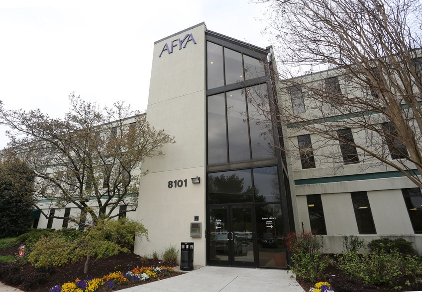 95 Office Center 2 - Convenience Store