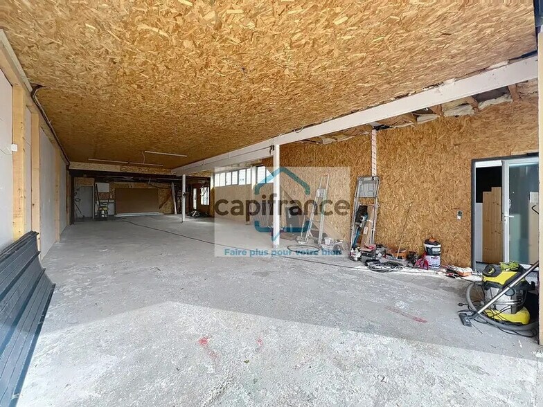 Office in Porte-de-Savoie for lease - Interior Photo - Image 3 of 5
