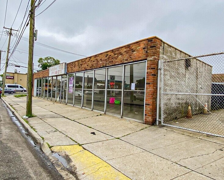 415 Clinton St, Hempstead, NY for sale - Building Photo - Image 1 of 1