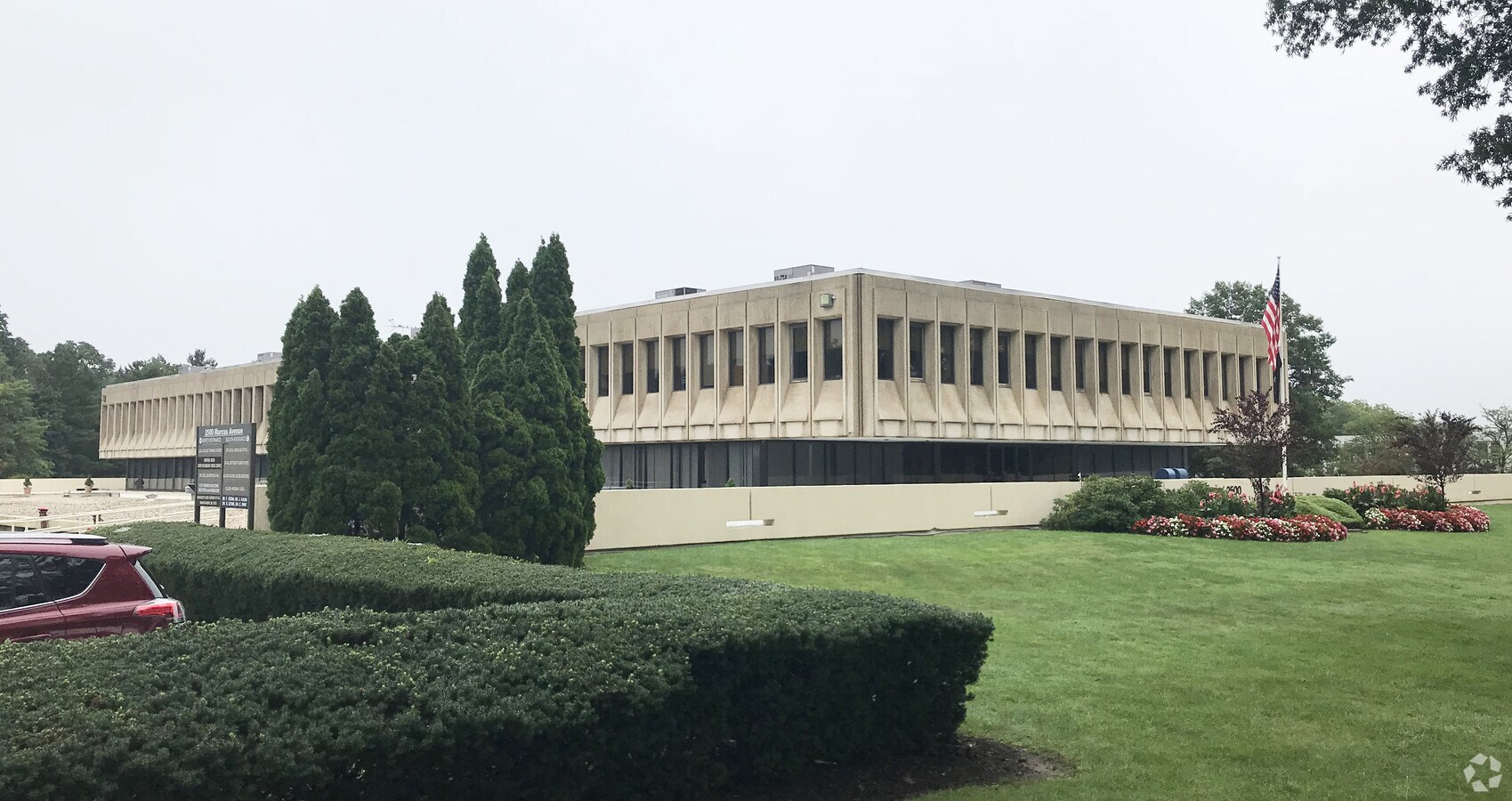 2500 Marcus Ave, Lake Success, NY 11042