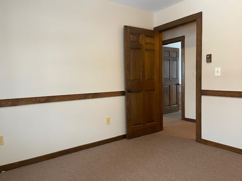 1160 Putnam Pike, Chepachet, RI for lease - Primary Photo - Image 3 of 16