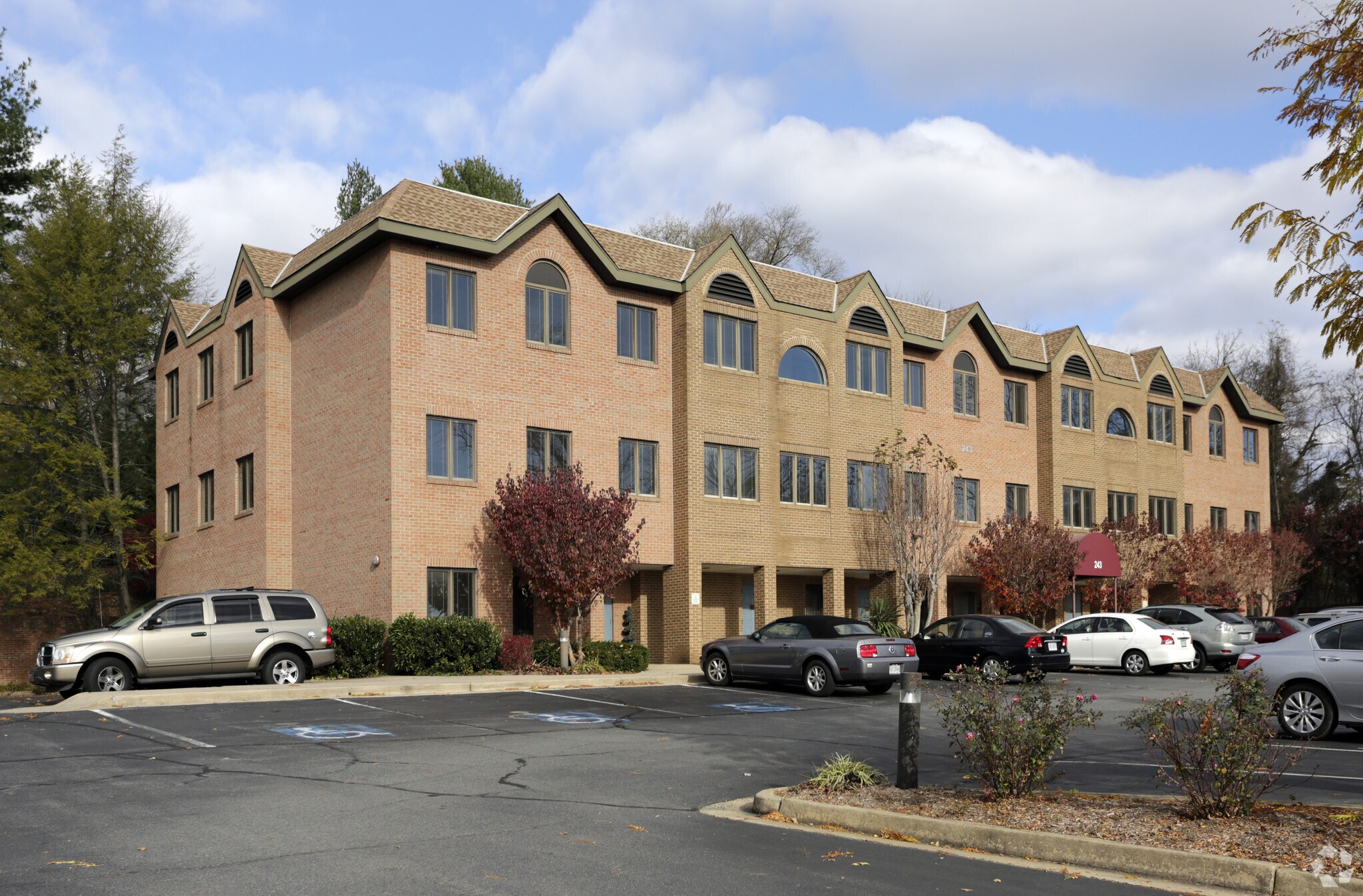 243 Church St NW, Vienna, VA for lease Building Photo- Image 1 of 13