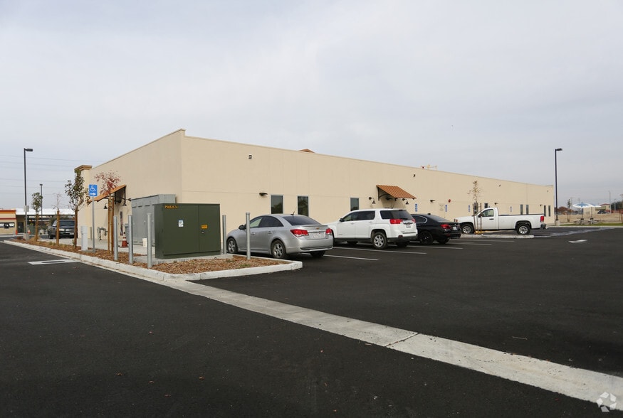 1920 Cecil Ave, Delano, CA for lease - Building Photo - Image 3 of 4