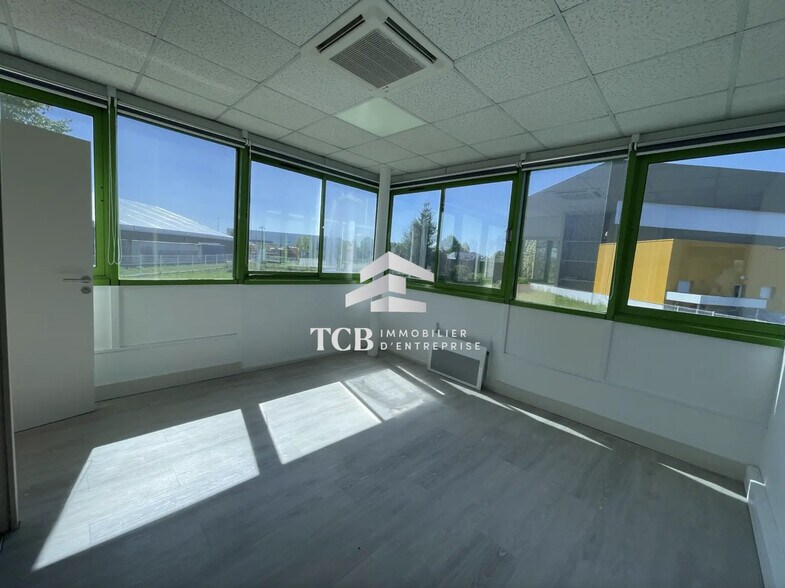 Office in Carquefou for lease - Interior Photo - Image 3 of 5