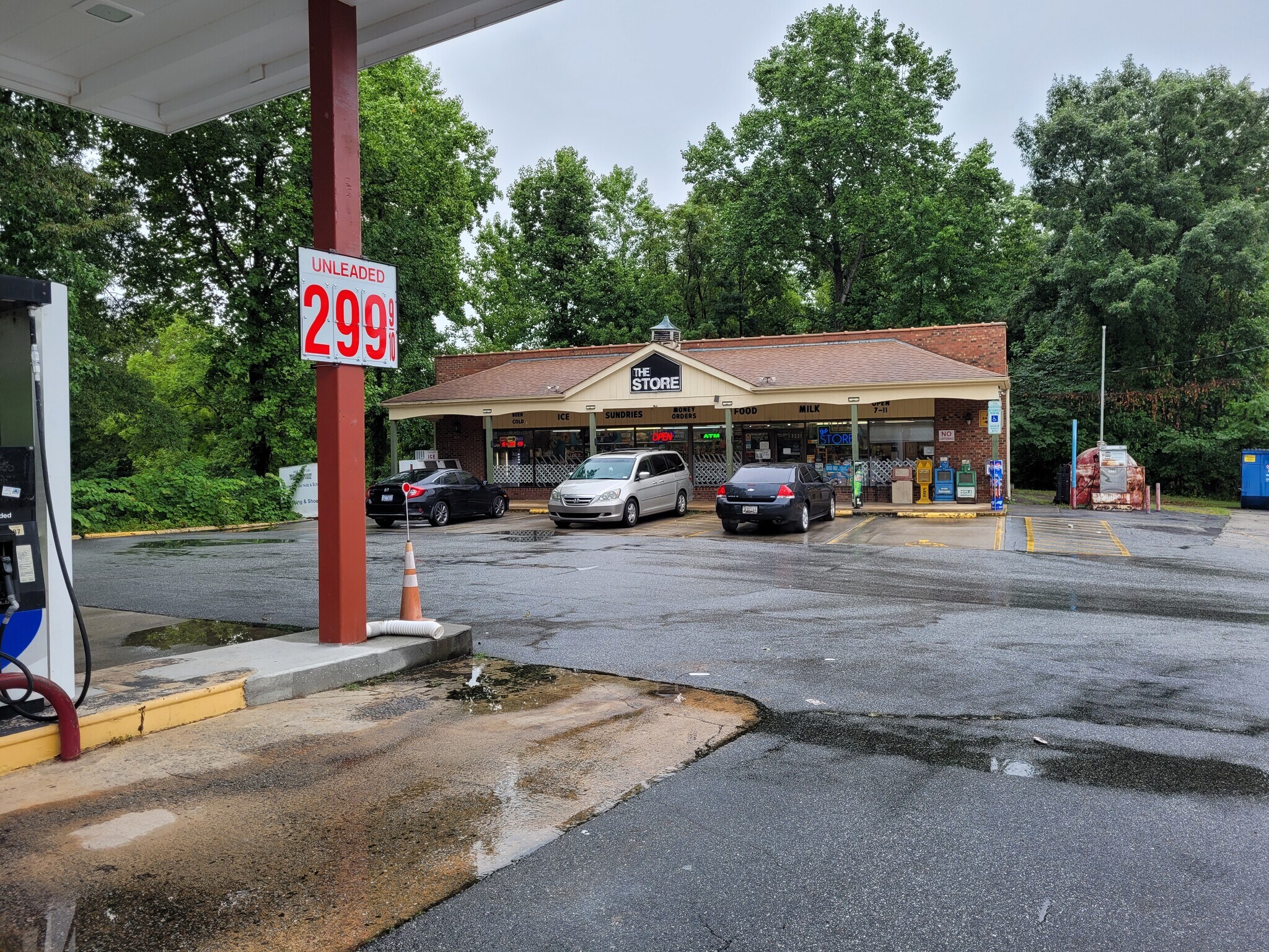 700 Oakview Rd, High Point, NC for sale Primary Photo- Image 1 of 1