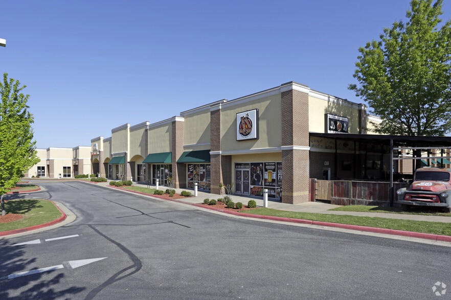 1267 N Steamboat Dr, Fayetteville, AR for lease - Primary Photo - Image 1 of 3