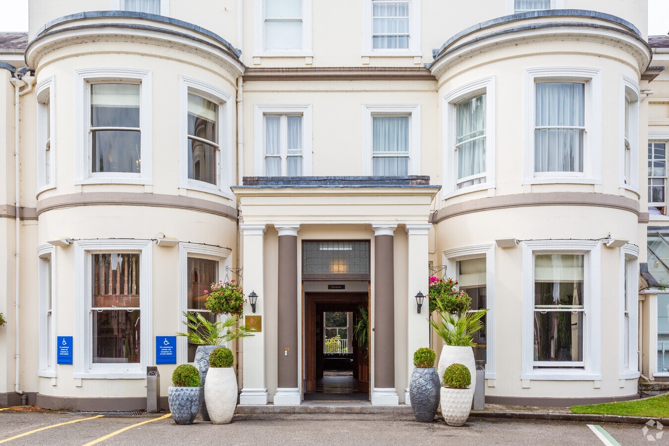 Cirencester Rd, Cheltenham, GLS GL53 8EA