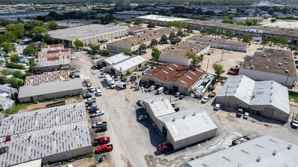 10612 Hempstead Rd, Houston, TX for lease - Building Photo - Image 2 of 4