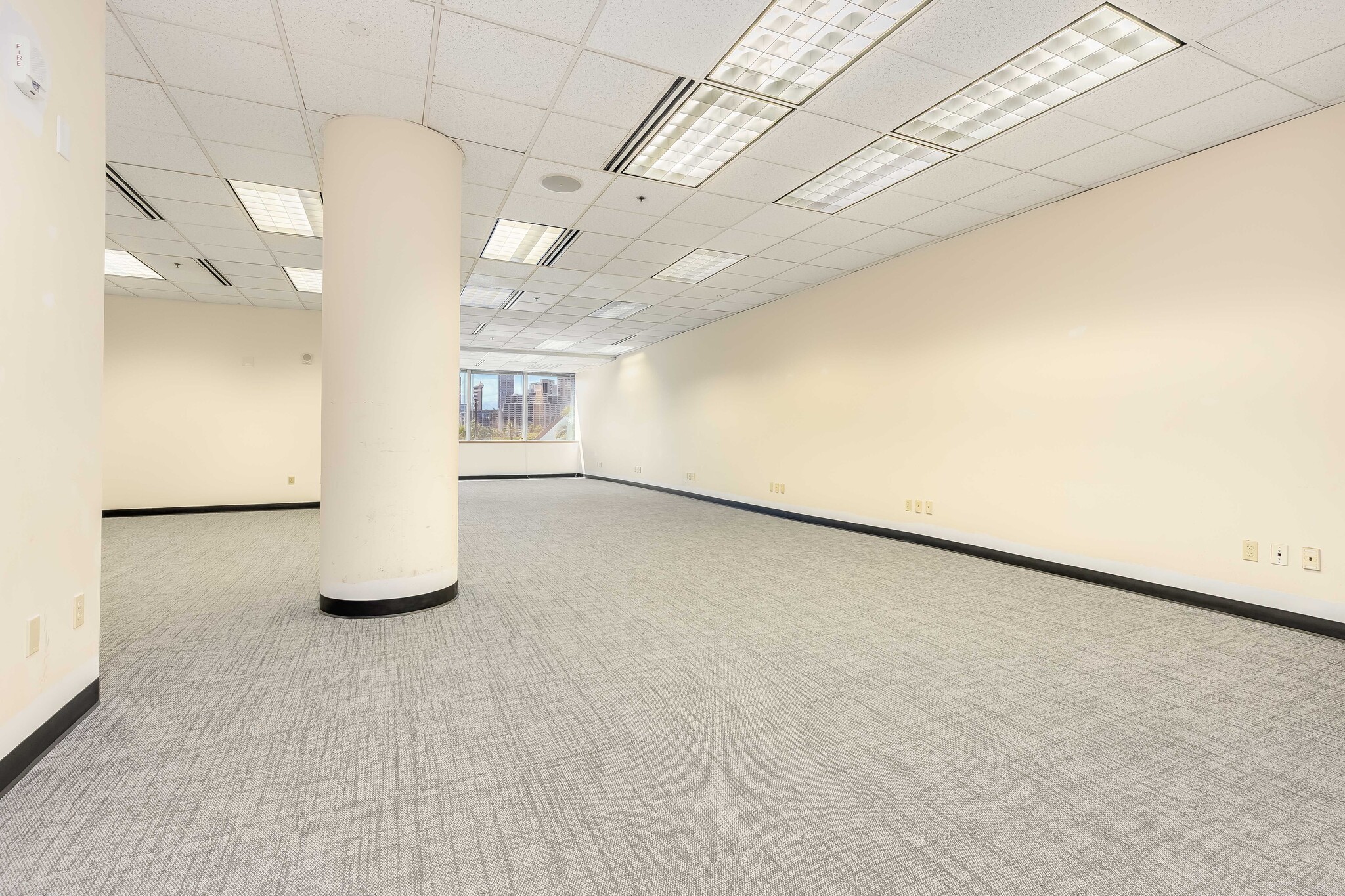 2155 Kalakaua Ave, Honolulu, HI for lease Interior Photo- Image 1 of 4