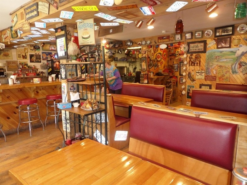 581 Main St, Hobart, NY for sale - Interior Photo - Image 3 of 8