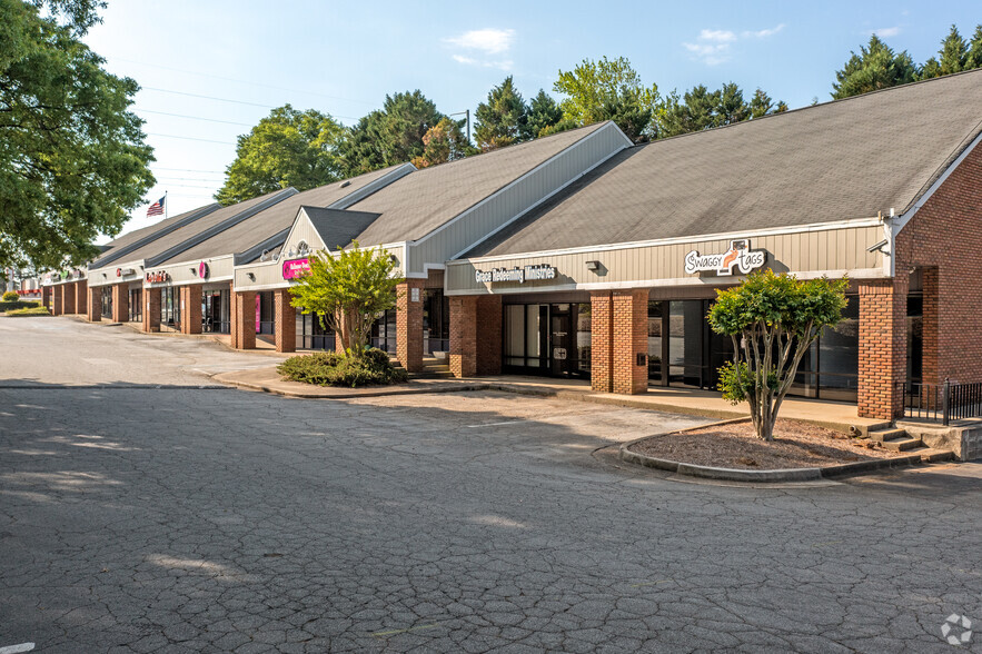 2635 Sandy Plains Rd, Marietta, GA for lease - Building Photo - Image 2 of 17