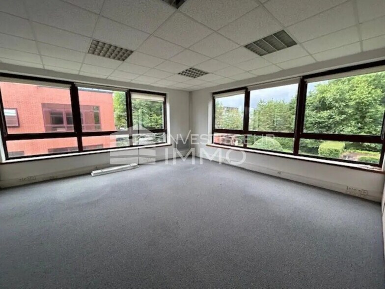 Office in Champs-sur-Marne for lease - Interior Photo - Image 3 of 10