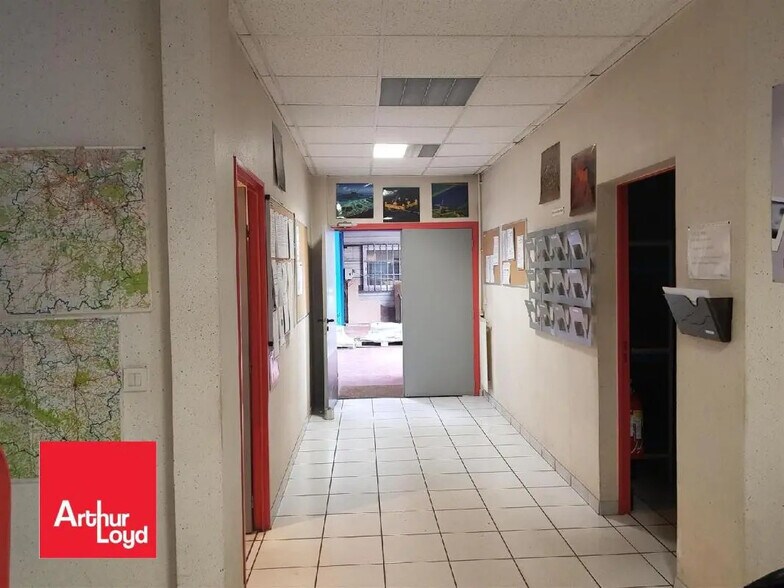 Flex in Barjouville for lease - Interior Photo - Image 3 of 6