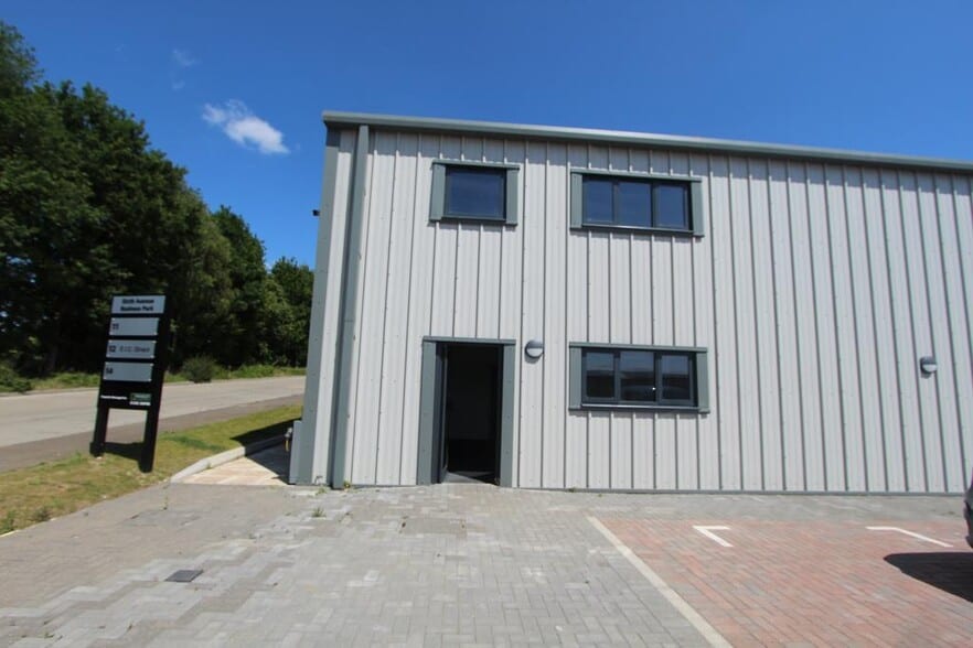 10 Sixth Av, Halstead for lease - Building Photo - Image 2 of 14
