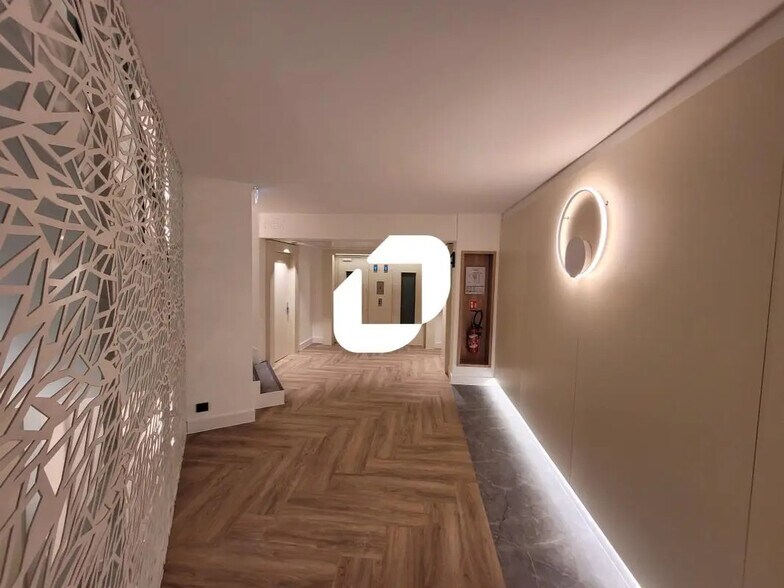 82 Avenue Marceau, Paris for lease - Lobby - Image 2 of 14