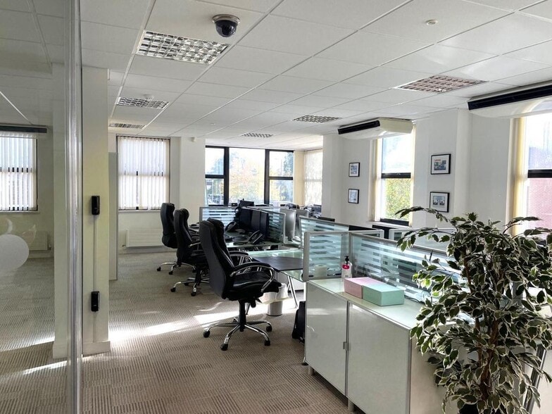 Station Rd, Henley On Thames for lease - Interior Photo - Image 2 of 6