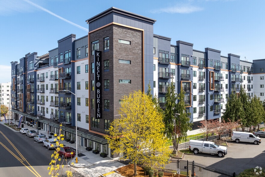 631 SW 150th St, Burien, WA for lease - Primary Photo - Image 1 of 31