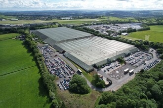 Harrogate Rd, Yeadon for lease Building Photo- Image 1 of 3