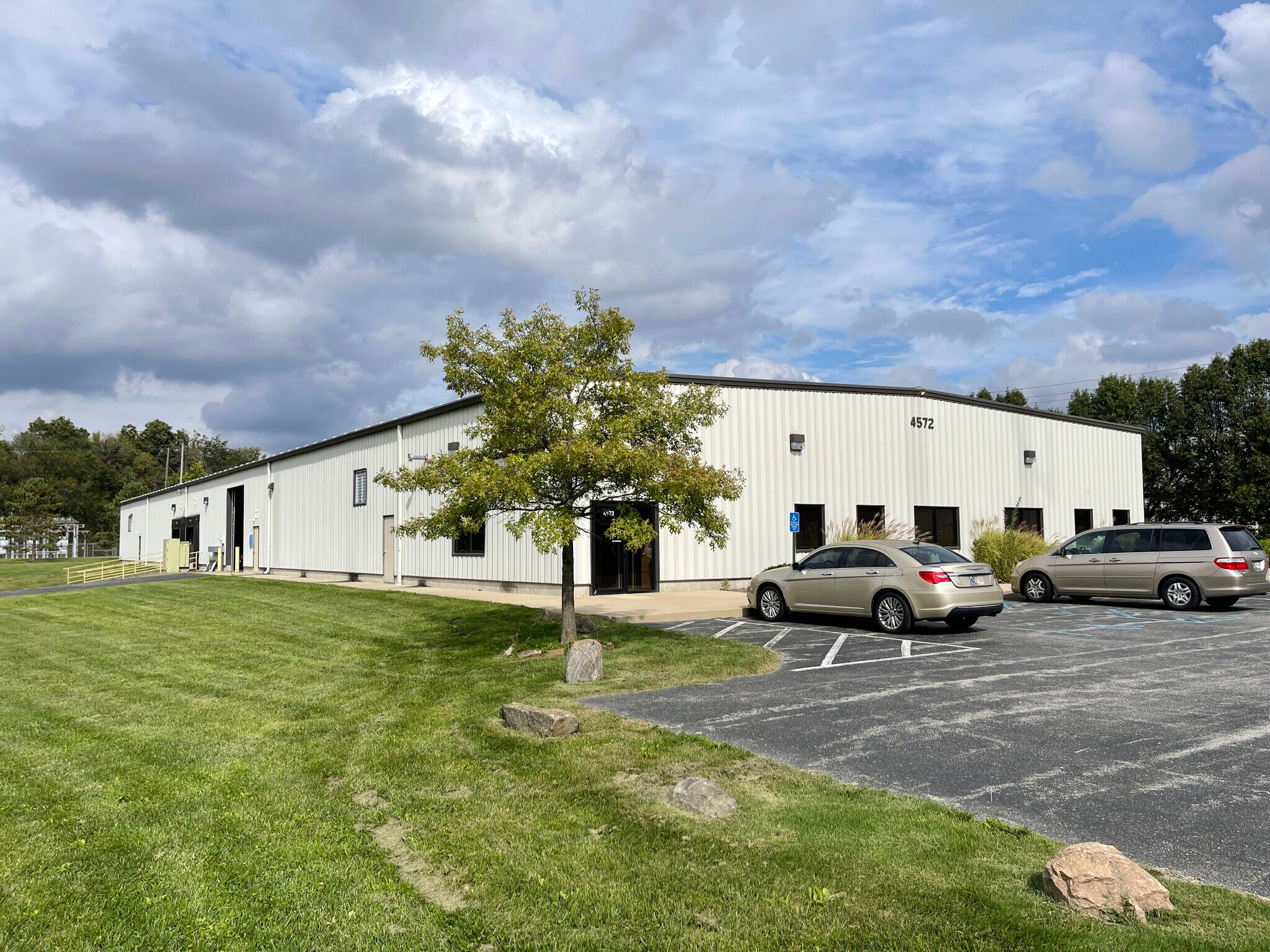 4572 N Long Rd, Columbus, IN for sale Primary Photo- Image 1 of 1