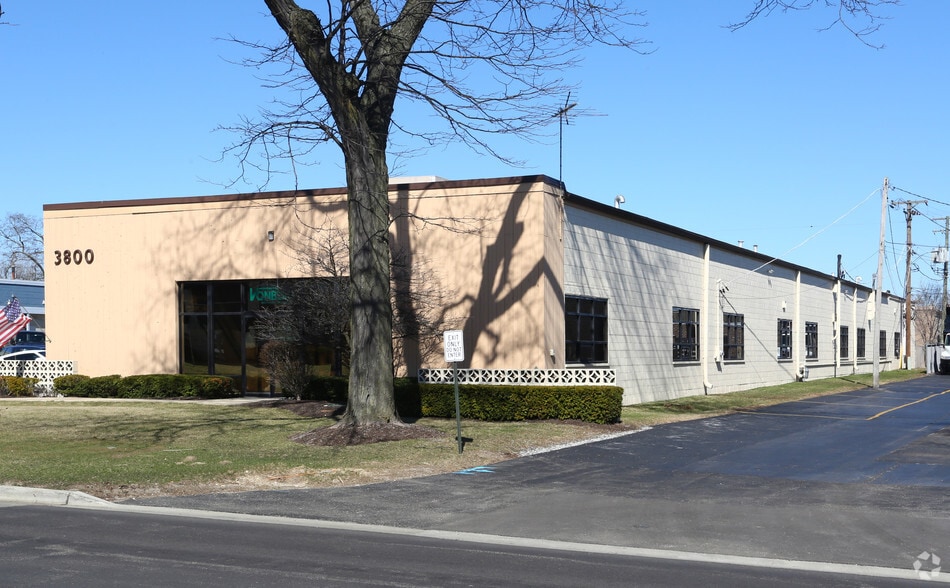 3800 Industrial Ave, Rolling Meadows, IL for lease - Building Photo - Image 2 of 3