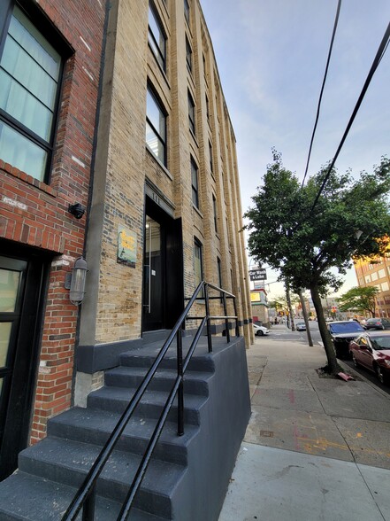 111 Bruckner Blvd, Bronx, NY for lease - Building Photo - Image 2 of 5