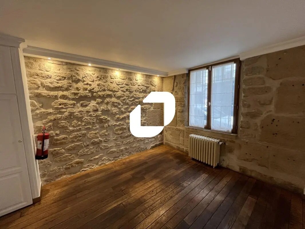 Office in Paris for lease Interior Photo- Image 1 of 11