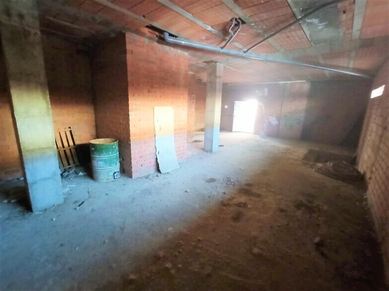 Retail in Cáceres, Cáceres for lease - Building Photo - Image 3 of 4