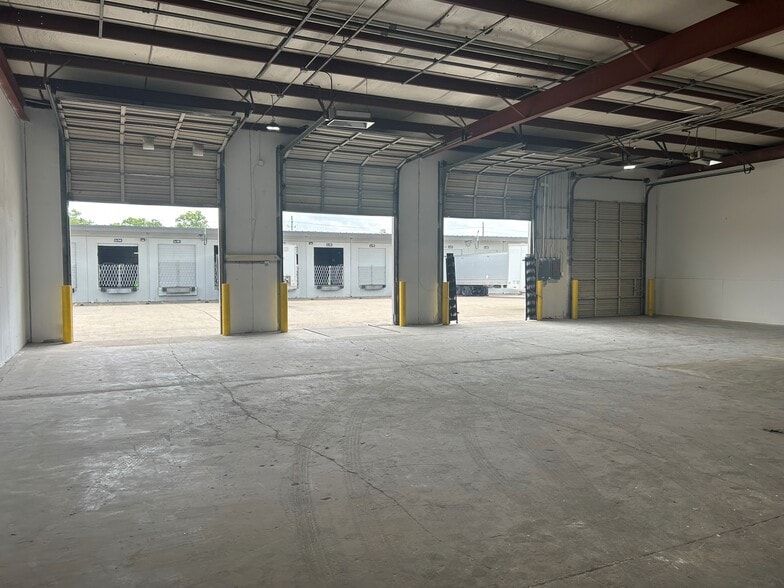 15925 Morales Rd, Houston, TX for lease - Building Photo - Image 1 of 28