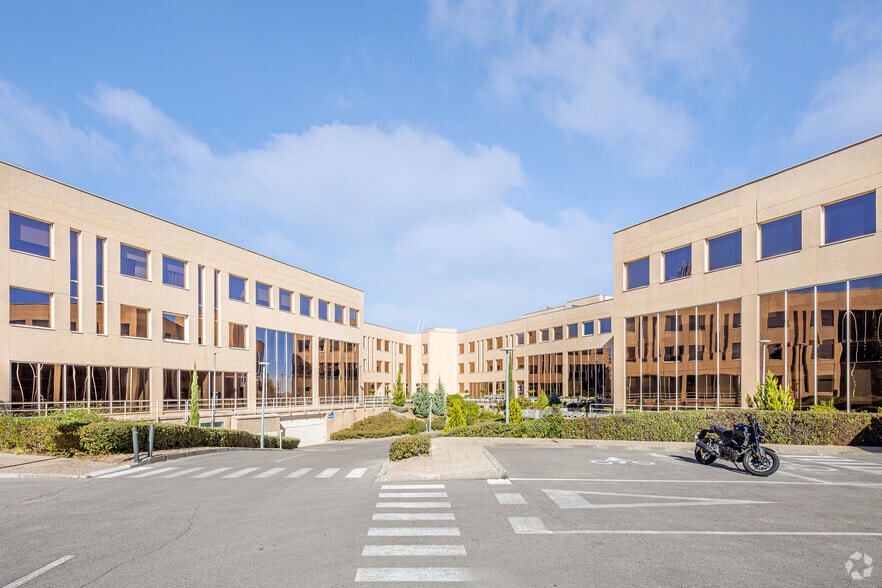 Calle Rozabella, 6, Las Rozas de Madrid, Madrid for lease - Building Photo - Image 1 of 30