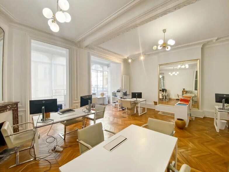 Office in Paris for lease - Building Photo - Image 1 of 7