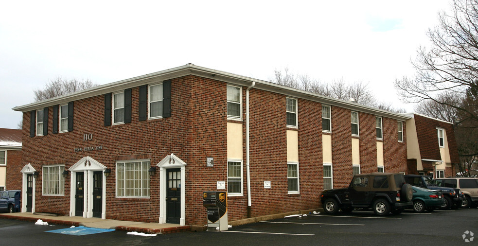 110 Pennsylvania Ave, Oreland, PA for lease - Primary Photo - Image 1 of 7